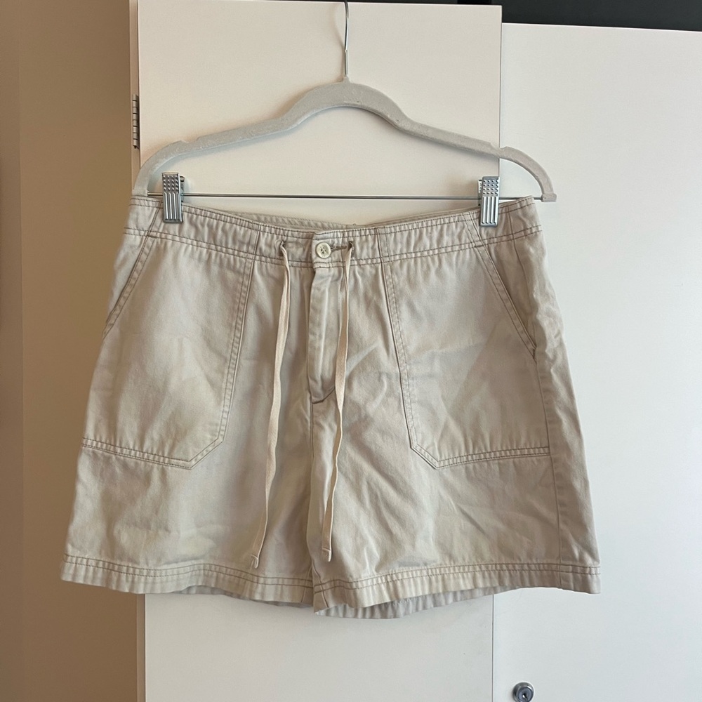 Cream khaki shorts